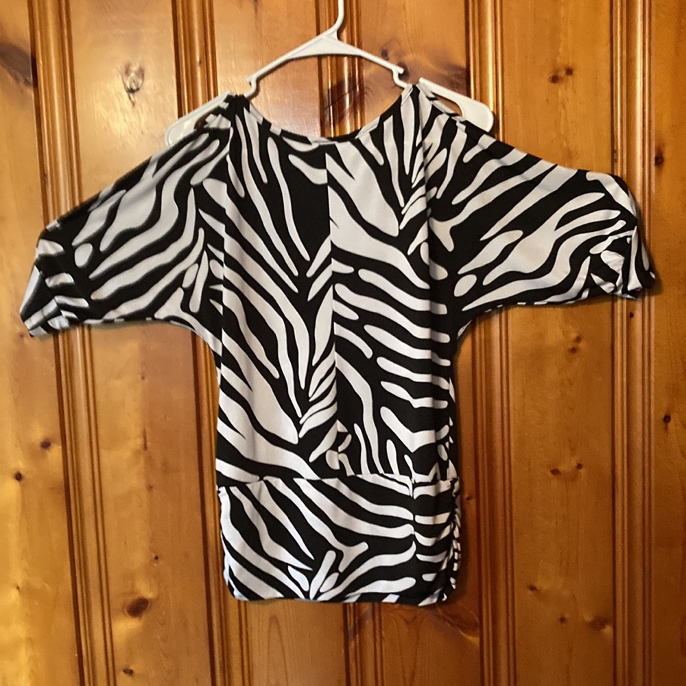 Women’s top zebra open shoulders mid length sleeves size medium but fits small